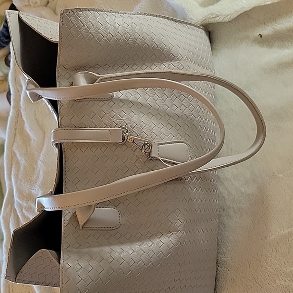 Unknown Name Purse - Picture 1 of 4